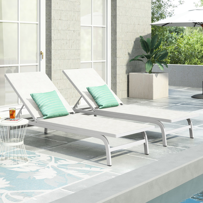 Chaise longue blanche pour l'extérieur de deux pièces - Maille en nylon, structure en aluminium, détails fabriqués à la main, ensemble de 2 chaises blanches, aluminium, détails