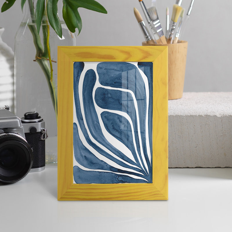 «Blue Stylized Leaf I», impression sur papier, H 6 po x l 4 po x P 1 po, Jaune