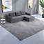 Canapé modulaire spacieux avec assise profonde, velours côtelé gris, salon