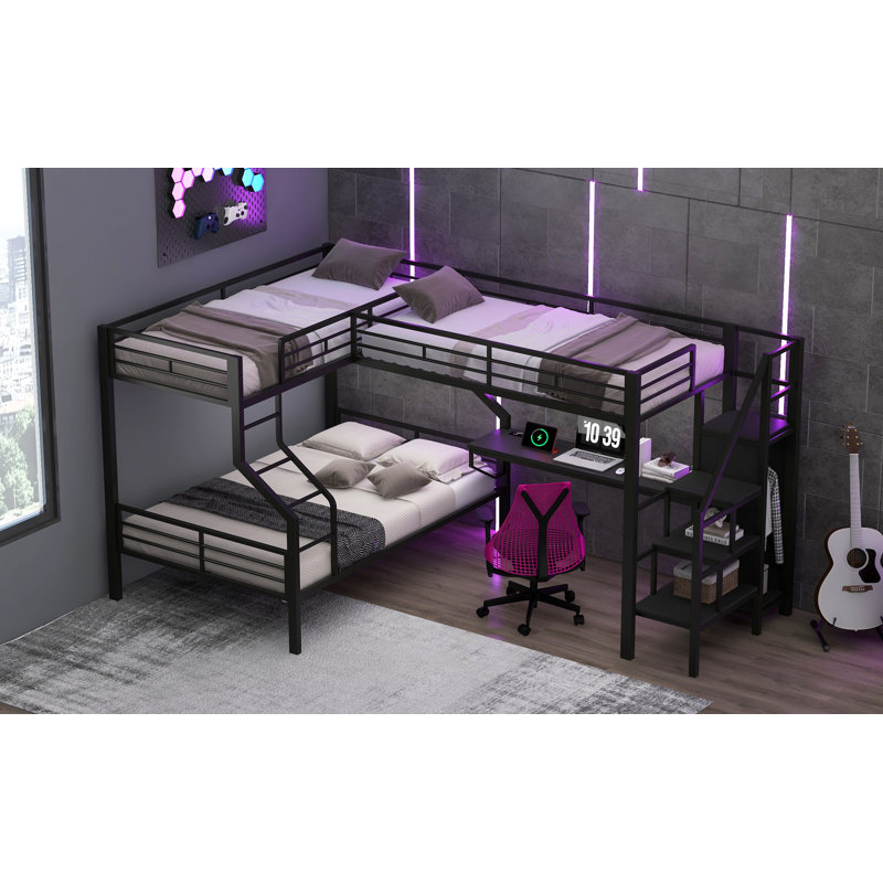 Lit superposé simple au-dessus d'un lit double en L et lit mezzanine, armoire encastrée et bureau avec port USB