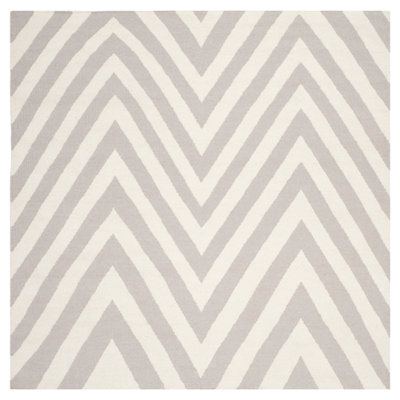 Rodgers Hand Woven Flat Weave Wool/Cotton Chevron Rug in Gray/Ivory