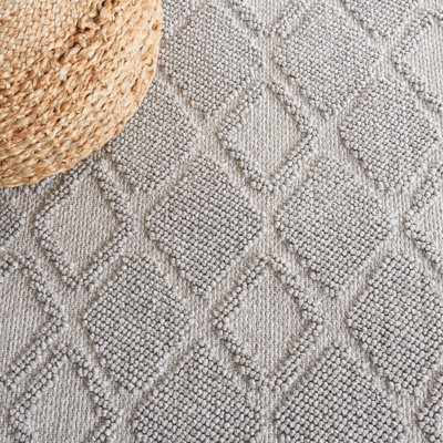 Tapis gris tissé à la machine à motif géométrique