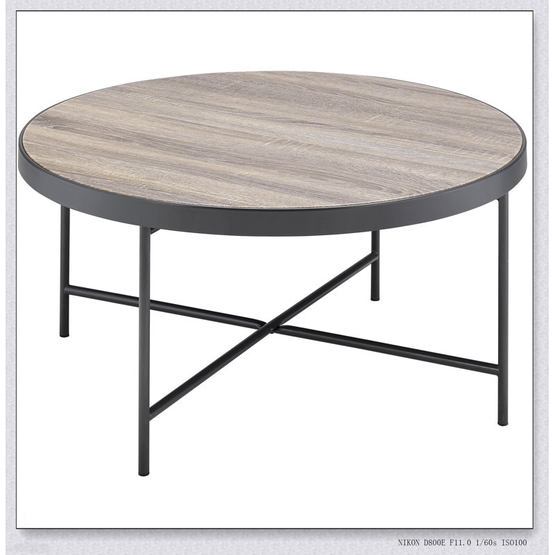 Table basse industrielle vieillie en chêne gris et métal noir patiné, durable et élégante pour les salons modernes