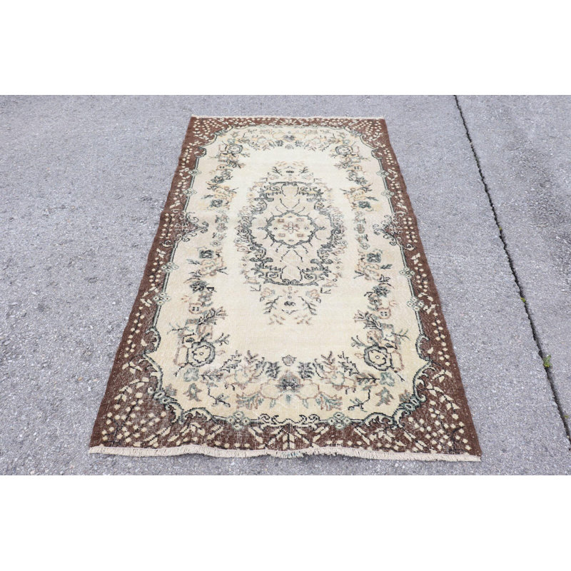 Tapis turc rétro vintage Anatolian avec motif floral unique en beige et brun pour la décoration intérieure