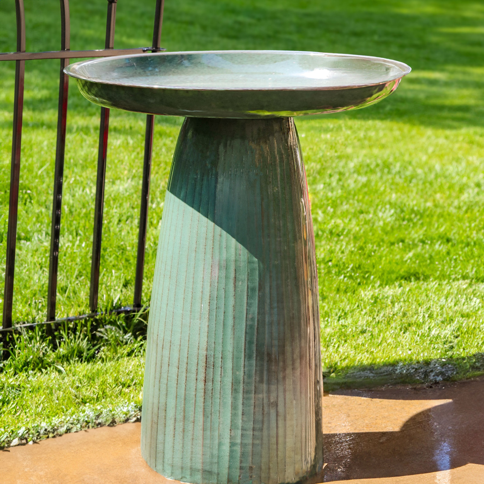 Brytnee Gleeful Garden Freestanding Metal Outdoor Bird Bath, UV-Resistant, Green
