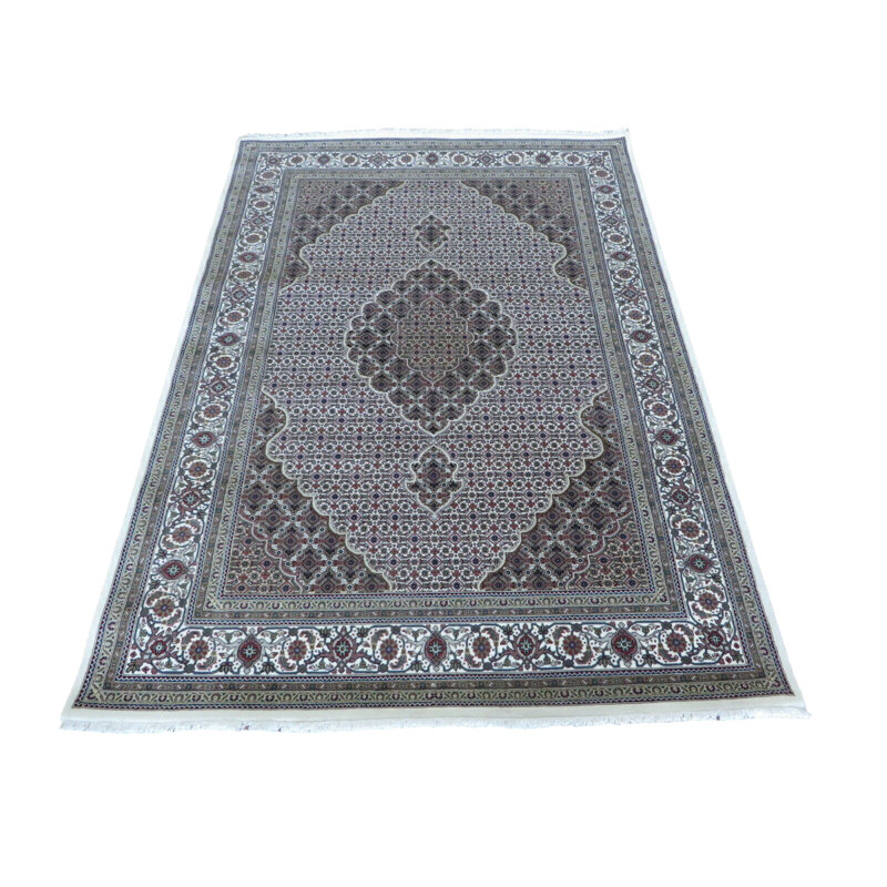 Tapis Mahi Tabrez en laine et soie noué à la main 5 pi 8 po x 8 pi 6E86913ADBCE4DAC8E2BBF4AA57B00A7
