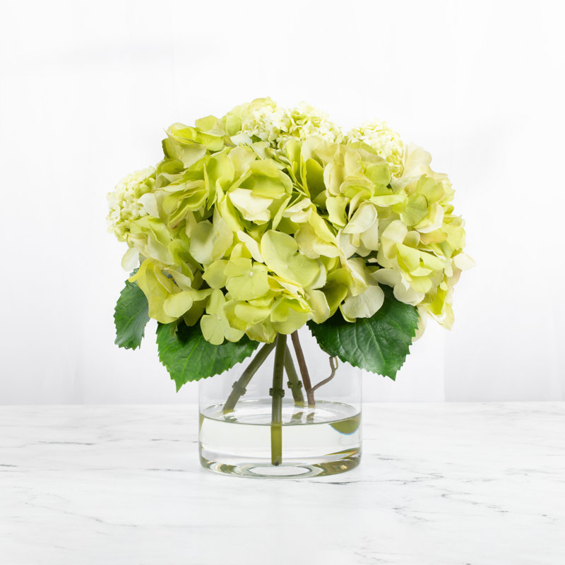 Arrangement d'hortensias en soie dans un vase, Vert
