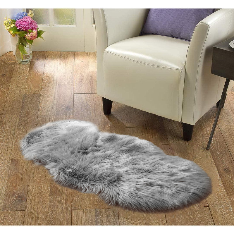 Vieda Faux Fur Indoor Rug, Novelty 2' x 4'