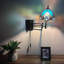 Lampe Tiffany avec bras articulé en verre teinté et ampoule DEL incluse l 13 po x P 8 po x H 15 po-267731448