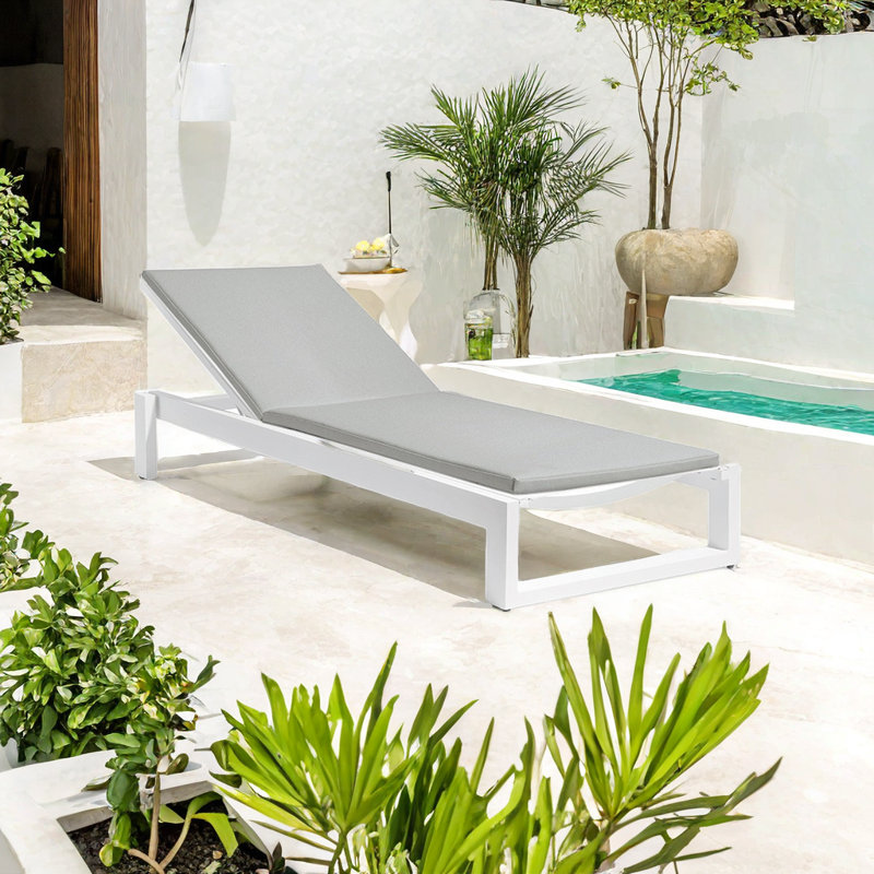 Chaise longue d'extérieur réglable en bois