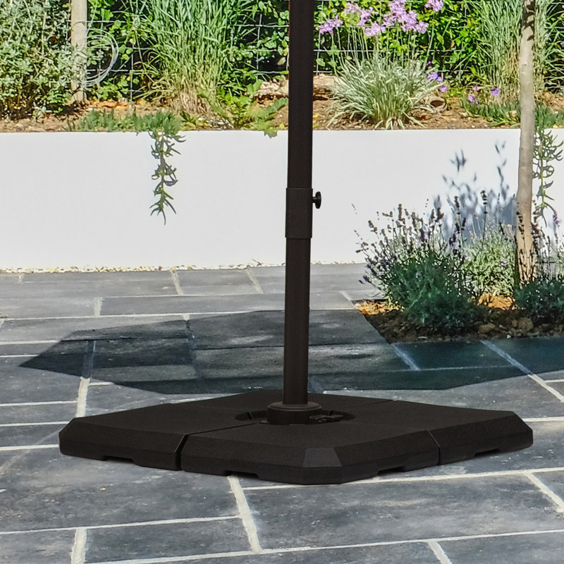 Poids de la base du parasol décalé - 38,28 po Le patio en porte-à-faux avec structure en X et capacité de 264 lb offre une plateforme stable pour