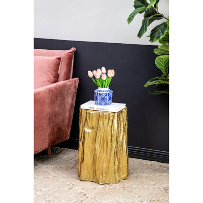 Le tabouret de tronc d'arbre doré de 13,5 po x 13 po x 20 po, magnésium doré antique et élégant, s'harmonise au salon, au bureau et au décor de la chambre à coucher avec un thème fascinant qui rend l'espace plus attrayant