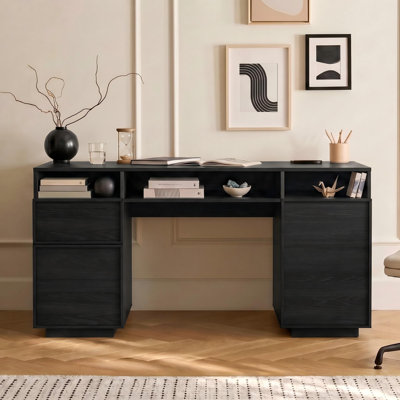 Bureau Abbate 150 cm (59 po) de largeur avec tiroirs, étagères ouvertes et rangement pour dossiers suspendus, en bois d'ingénierie, aspect bois.