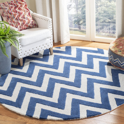 Tapis bleu marine / ivoire en laine touffeté à la main Sanyla
