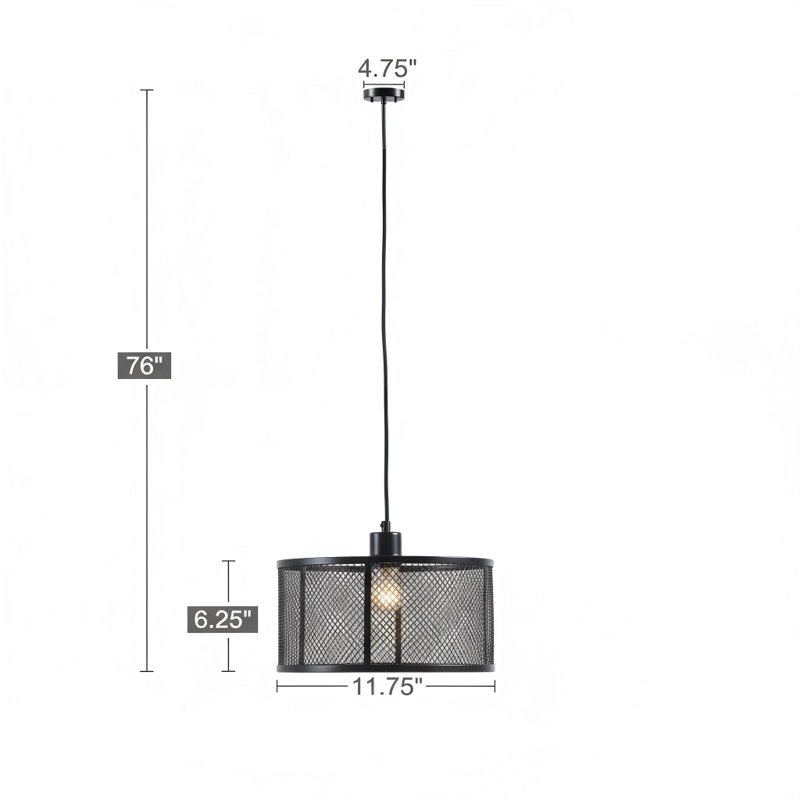 Un luminaire suspendu avec un abat-jour fabriqué en matériau métallique maillé.