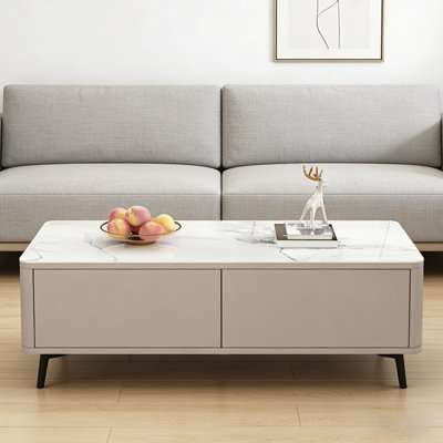 Table basse légère et luxueuse
