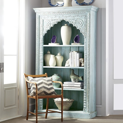 Vitrine en bois massif sculpté rétro français