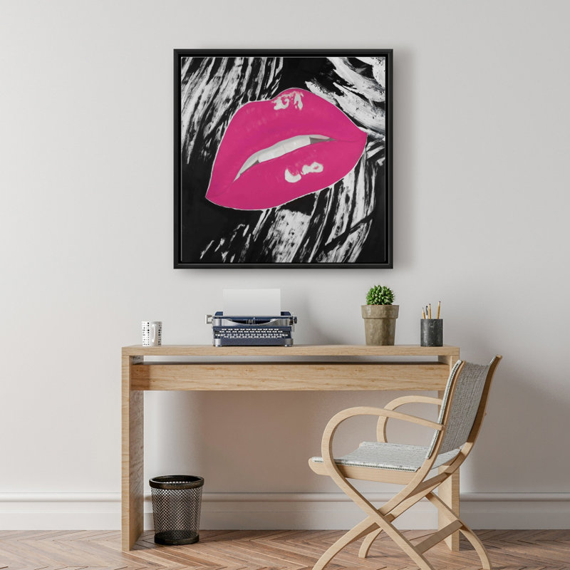 " Kissable Pink Glossy Lips "