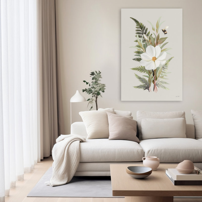 Garden Greens I - Art contemporain bourdon de verdure à fleurs blanches, H 60 po x l 40 po
