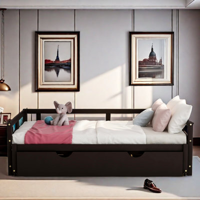 Extending Wooden Daybed With Handy Pull-out Trundle