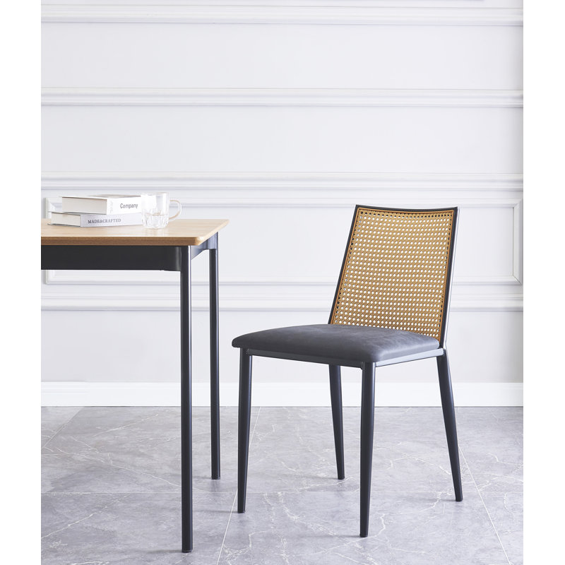 Ensemble de 2 chaises Fitzsimons en métal avec dossier en canne et sièges en similicuir noir