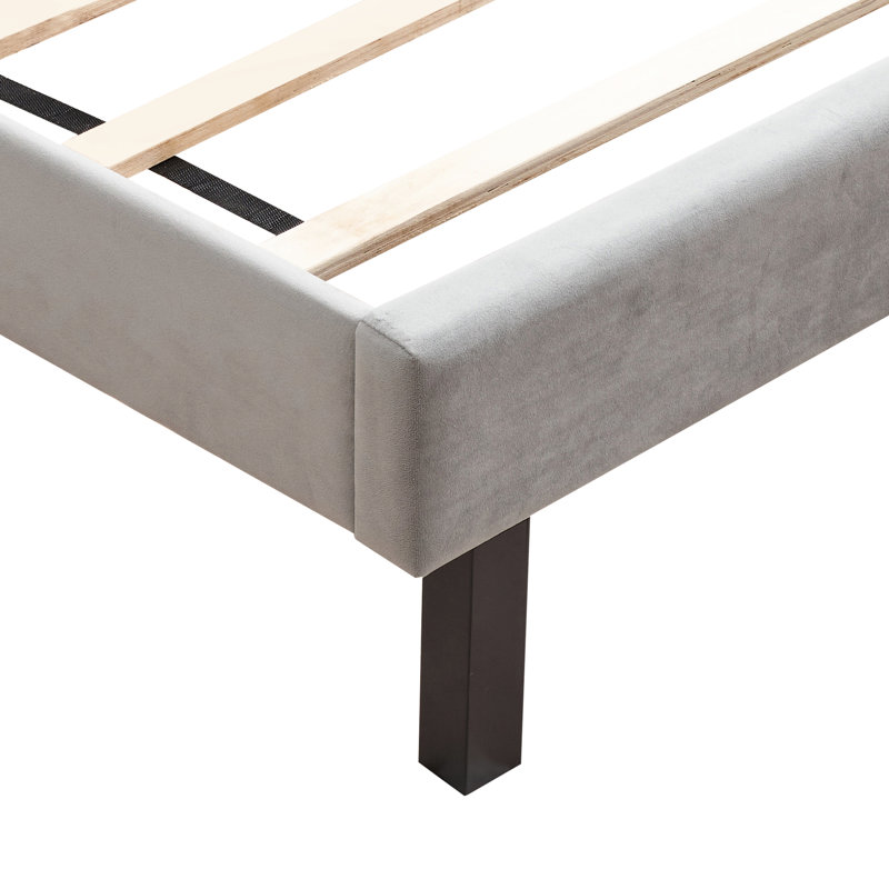 Grand lit plateforme en velours gris, bouton avec une courbe attrayante et support en lattes de bois, assemblage facile