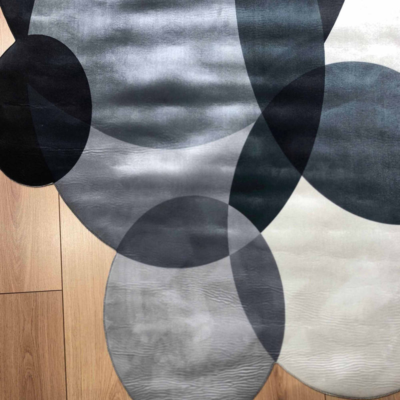 Tapis noir / gris en polyester tissé à la machine Novelty Deltrice 4 pi 7 po x 6 pi 7 po