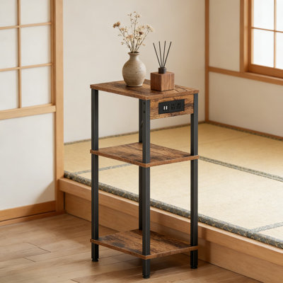 Table d'appoint mince avec station de charge, table de bout étroite à 3 niveaux avec prises électriques et ports USB, table de chevet peu encombrante pour le salon, la chambre à coucher, le bureau et le dortoir