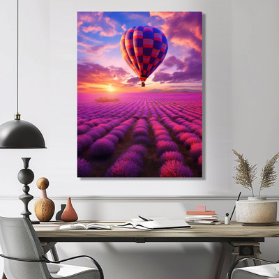 Ballon carré survolant des champs de lavande - montgolfière, salon d'art mural