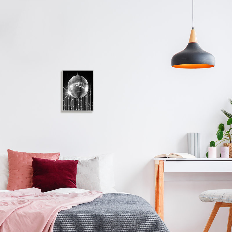 Boule disco noire par Jesse Keith, H 14 po x l 11 po x P 1,5 po, Estampe numérique Farmhouse