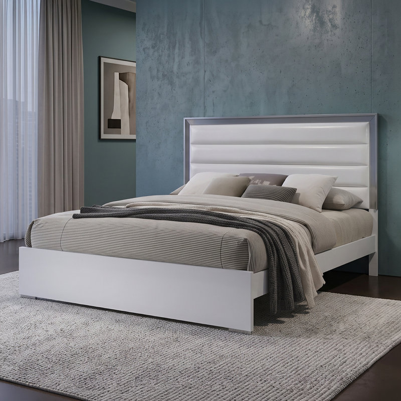 Kyrstyn Upholstery Bed, King