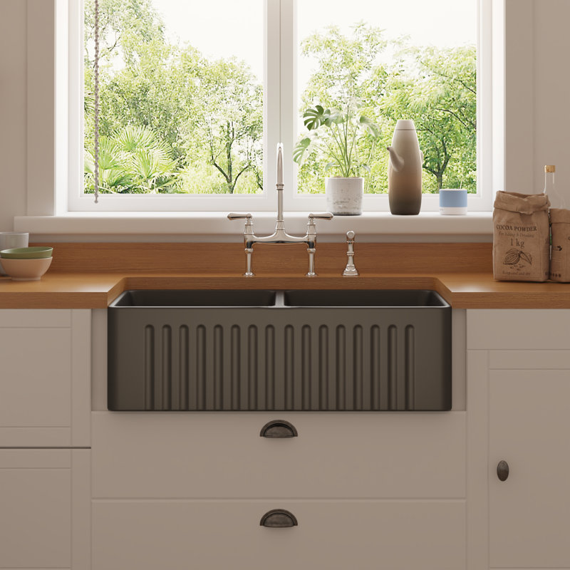 Évier de cuisine de ferme à double cuve avec accessoires Eclipse L 33 po x l 18 po, Noir
