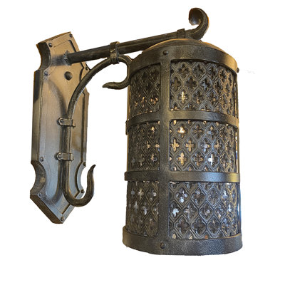 Gothic - Light Outdoor Armed Sconce