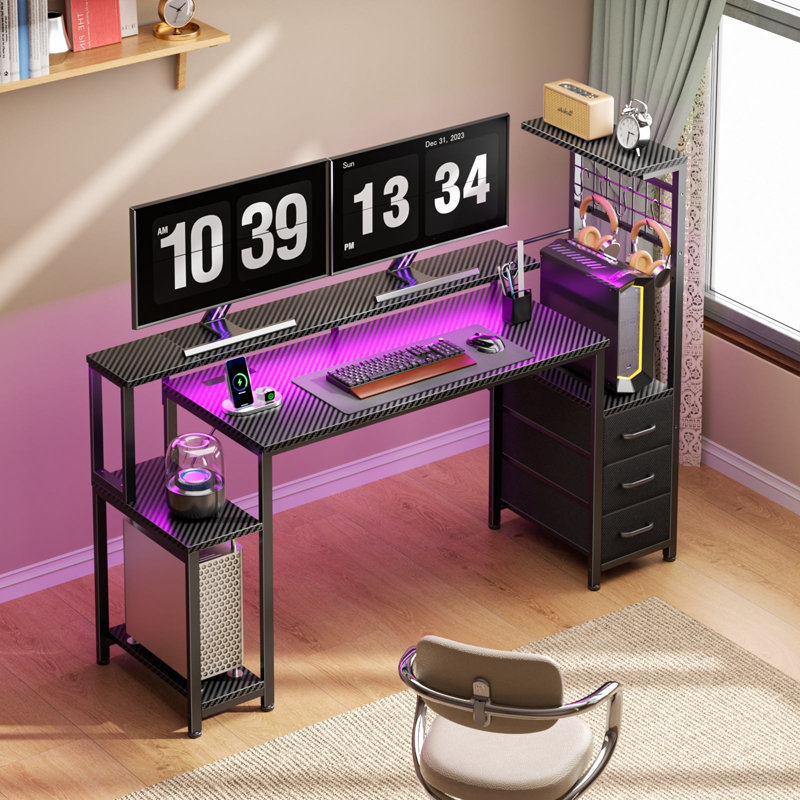 Bureau d'ordinateur de jeu avec lumières DEL, prise de courant, support pour moniteur et tablettes de rangement, poste de travail de jeu moderne