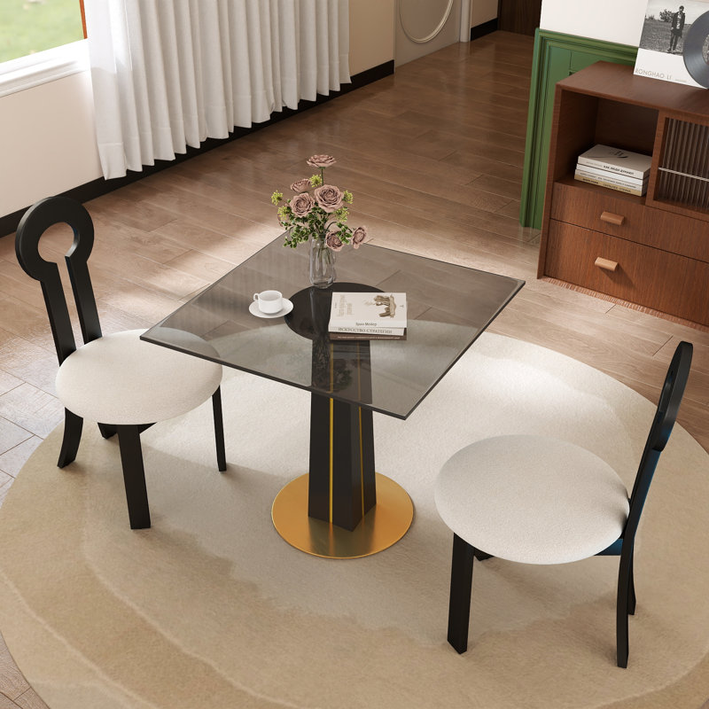 Ensemble de salle à manger 3 pièces en bois massif moderne avec plateau carré en verre trempé de 33,5 po, piédestal noir avec garniture dorée et 2 chaises en bois d'hévéa