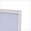 Très grand miroir de salle de bain rectangulaire moderne avec cadre en aluminium, parfait pour les reflets clairs et les options de montage polyvalentes