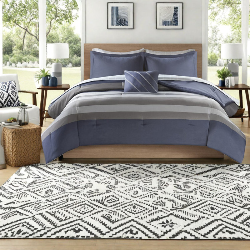 Premium Polyester Bedding Set, Modern Stripes, For Serene Bedrooms