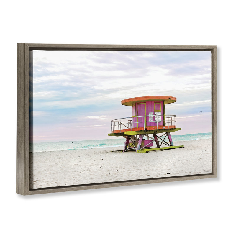 Cabane de sauveteur avec cadre flottant ciel pastel, design par Seven Trees Design, Cadre flottant orme Montalcino