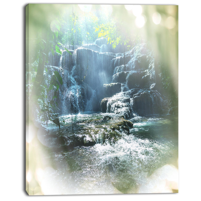 «Fantastic Waterfall in Mexico Jungle», reproduction de photo sur toile tendue, H 40 po x l 30 po x P 1 po