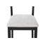La table rectangulaire de 6 pièces pour ensemble de salle à manger est dotée de larges bancs rembourrés en tissu texturé neutre texturé gris à grain de bois vieilli