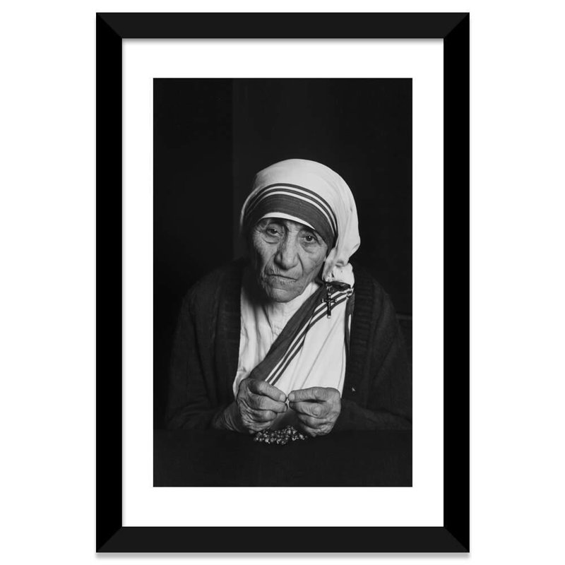 «Mother Teresa», photographie encadrée, Papier encadré noir, H 32 po x l 24 po x P 1 po