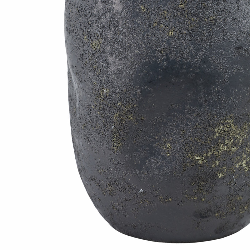 Vase en faïence fabriqué à la main avec motif organique sculpté, H 15 po x l 9 po x P 9 po