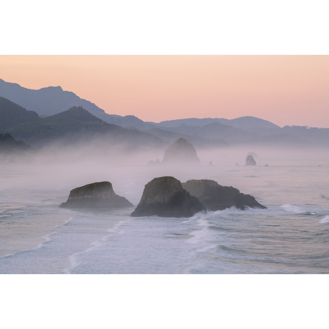 Meeresstapel am Cannon Beach bei Sonnenaufgang