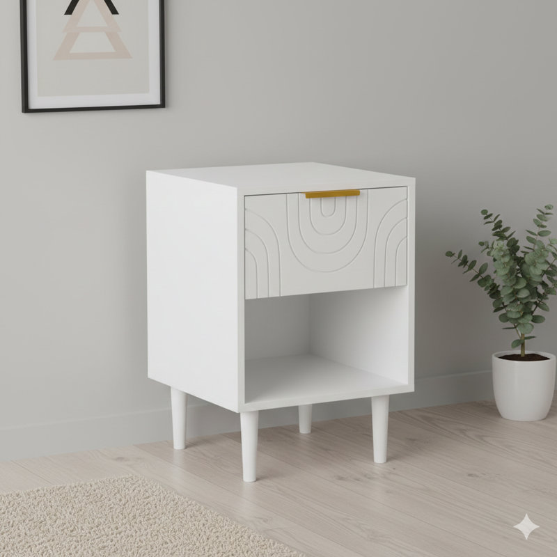 Une table de chevet blanche moderne de 22,83 pouces de hauteur avec un tiroir et une tablette ouverte. Comprend une poignée dorée, ce qui le rend idéal pour le décor de la chambre à coucher.