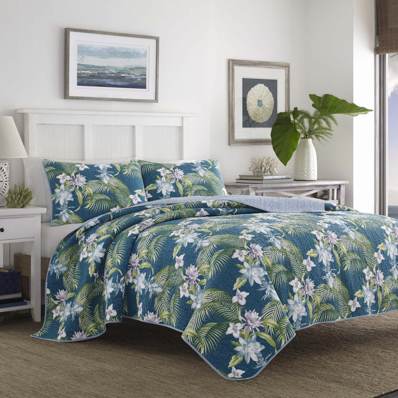 Coastal Breeze King-Size Reversible Cotton Quilt Set in Blue