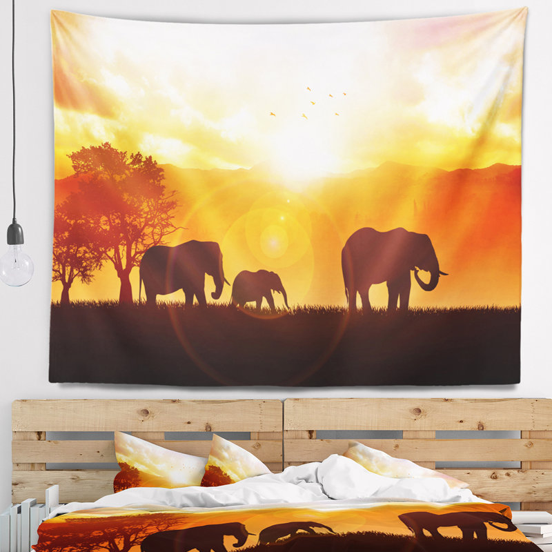 Tapisserie «Éléphants marchant au coucher du soleil», H 50 po x l 60 po