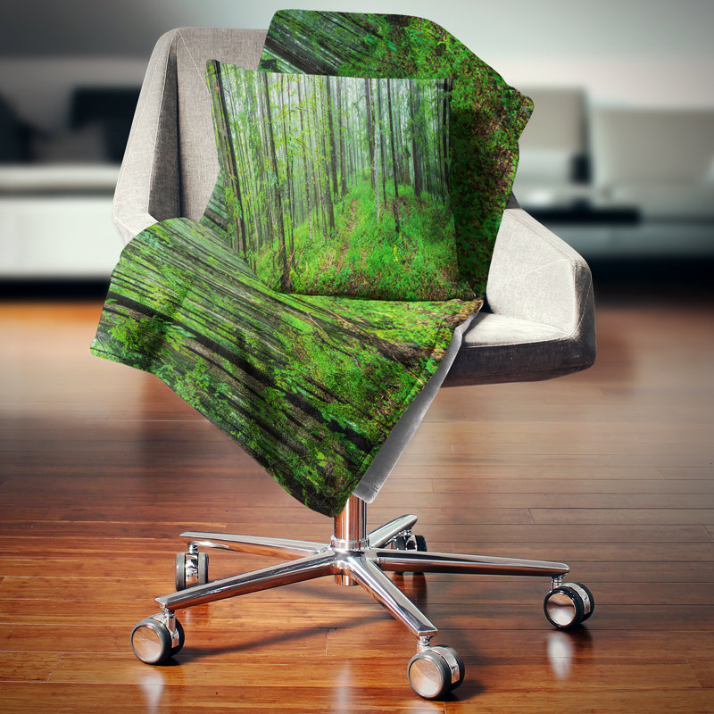Vert forêt sauvage avec des arbres denses - oreiller imprimé forêt, 16 po x 1 po, Coussin décoratif