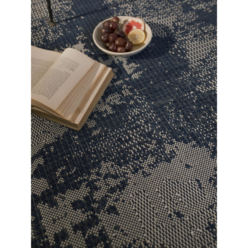 Indoor / Outdoor Rug, Rectangle 7'10" x 10'