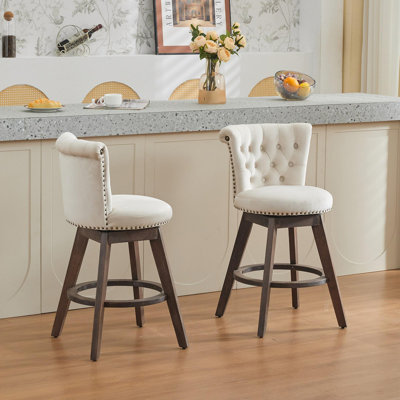 Ensemble de tabourets de bar 26 po à hauteur de comptoir 26 po, 2 tabourets pivotants à 360 ° avec dossier et main - boutons touffetés - bords garnis, tabourets de comptoir de cuisine rembourrés en velours sur pieds en bois, beige, SW1868BG
