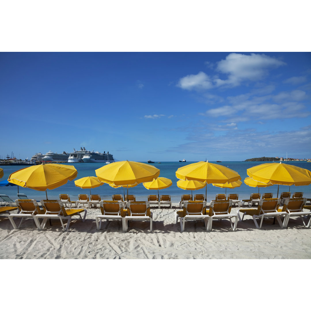 Beach Sun Loungers von Onfilm - Kunstdrucke auf Leinwand ohne Rahmen